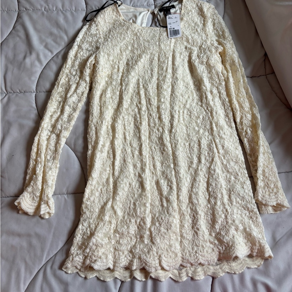 Forever 21 Short off-white lace dress